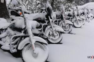 Motocykle pod śniegiem